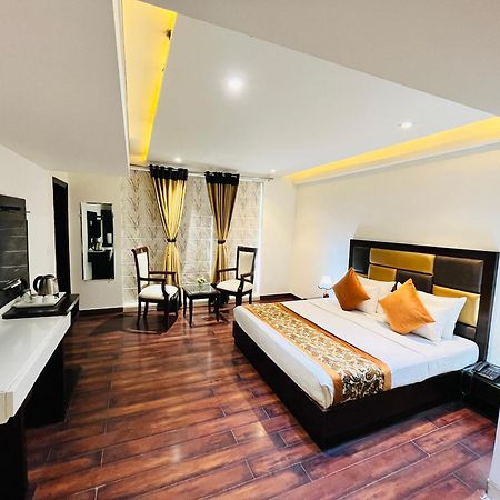Hotel Aura Ip Grand Karkardooma Metro Station New Delhi Couple Friendly Ngoại thất bức ảnh