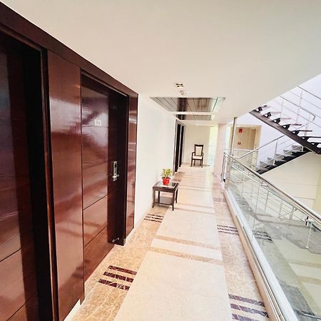 Hotel Aura Ip Grand Karkardooma Metro Station New Delhi Couple Friendly Ngoại thất bức ảnh