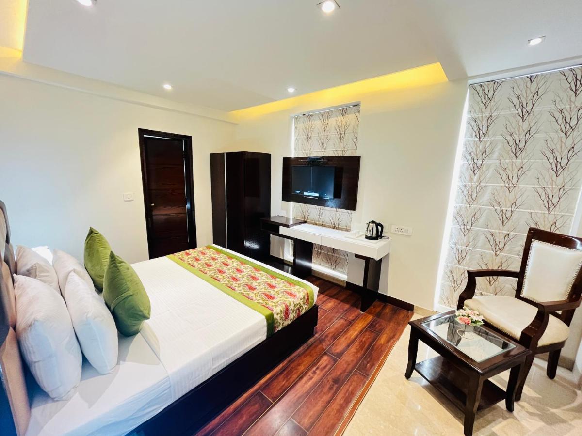 Hotel Aura Ip Grand Karkardooma Metro Station New Delhi Couple Friendly Ngoại thất bức ảnh