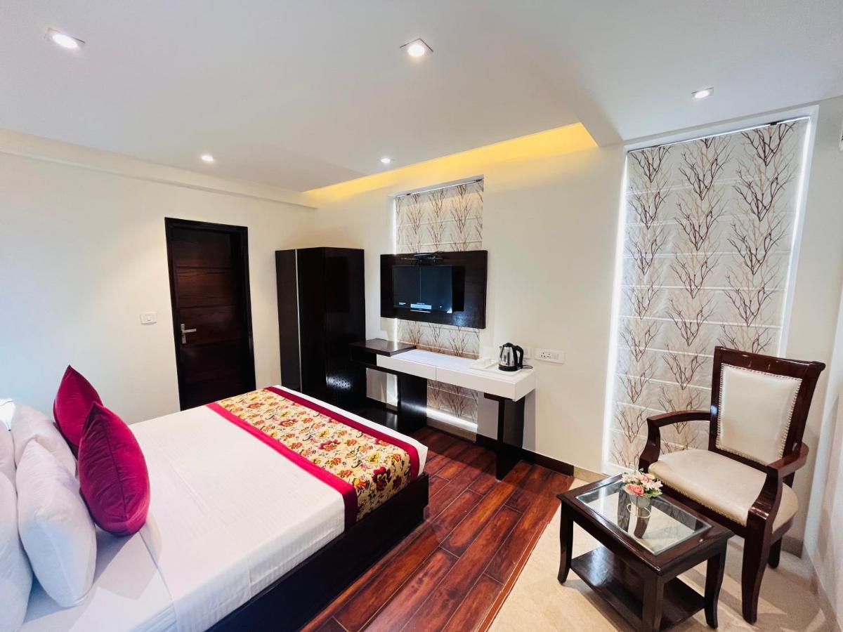Hotel Aura Ip Grand Karkardooma Metro Station New Delhi Couple Friendly Ngoại thất bức ảnh