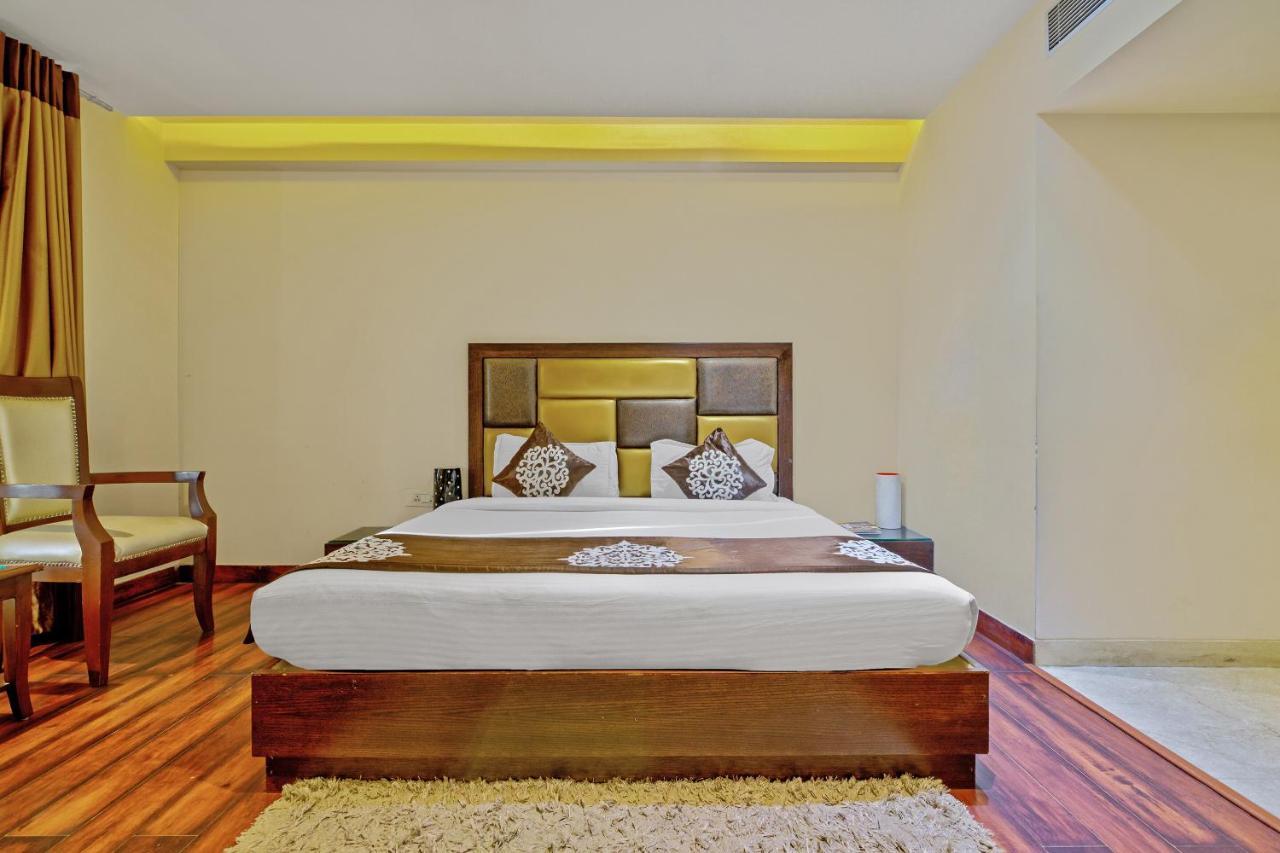 Hotel Aura Ip Grand Karkardooma Metro Station New Delhi Couple Friendly Ngoại thất bức ảnh