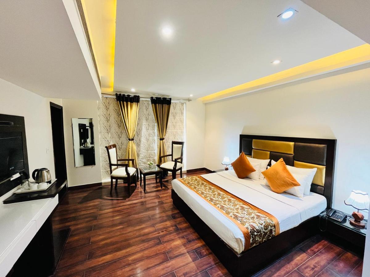 Hotel Aura Ip Grand Karkardooma Metro Station New Delhi Couple Friendly Ngoại thất bức ảnh