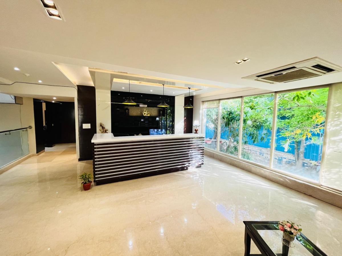 Hotel Aura Ip Grand Karkardooma Metro Station New Delhi Couple Friendly Ngoại thất bức ảnh