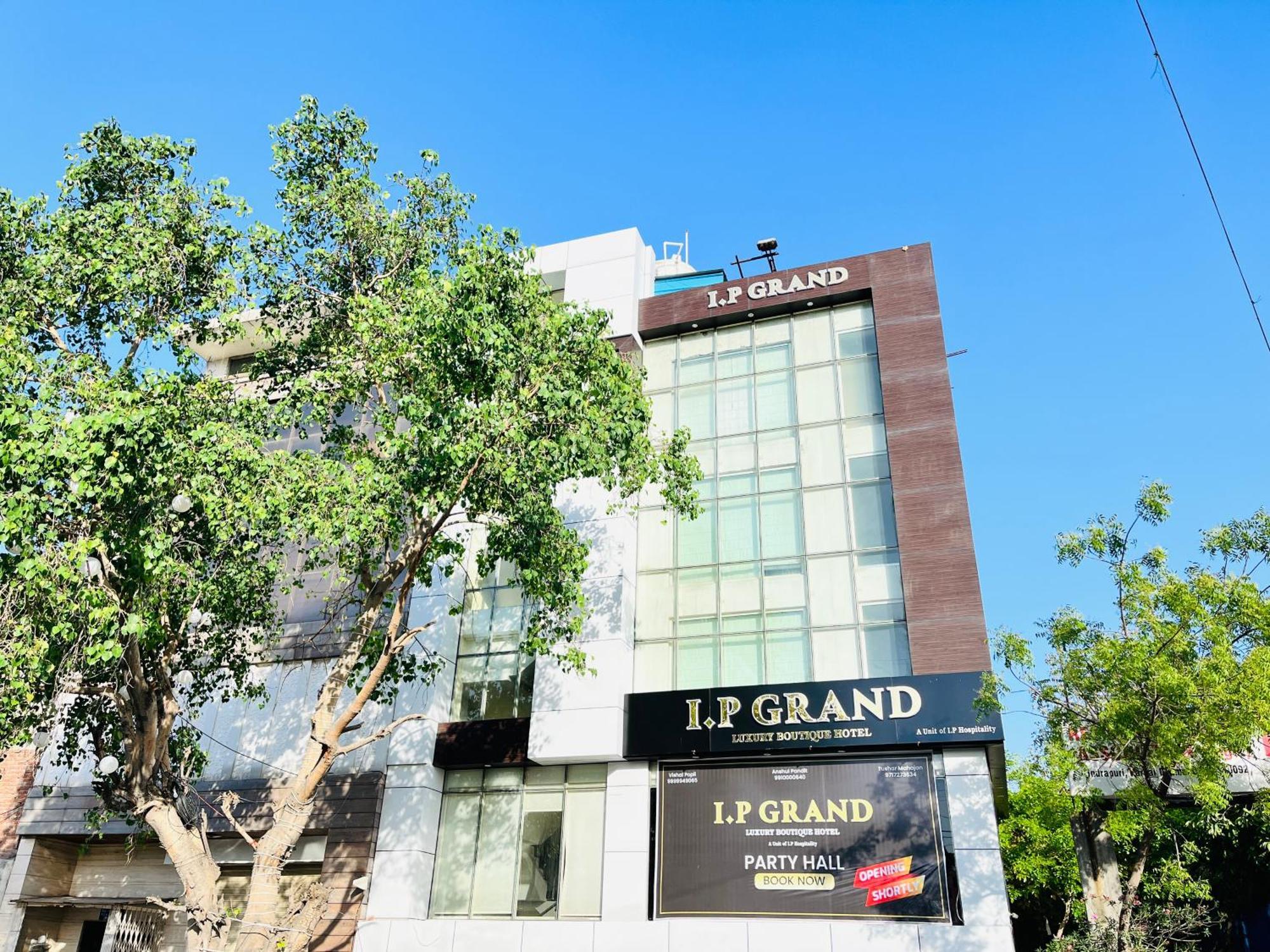 Hotel Aura Ip Grand Karkardooma Metro Station New Delhi Couple Friendly Ngoại thất bức ảnh