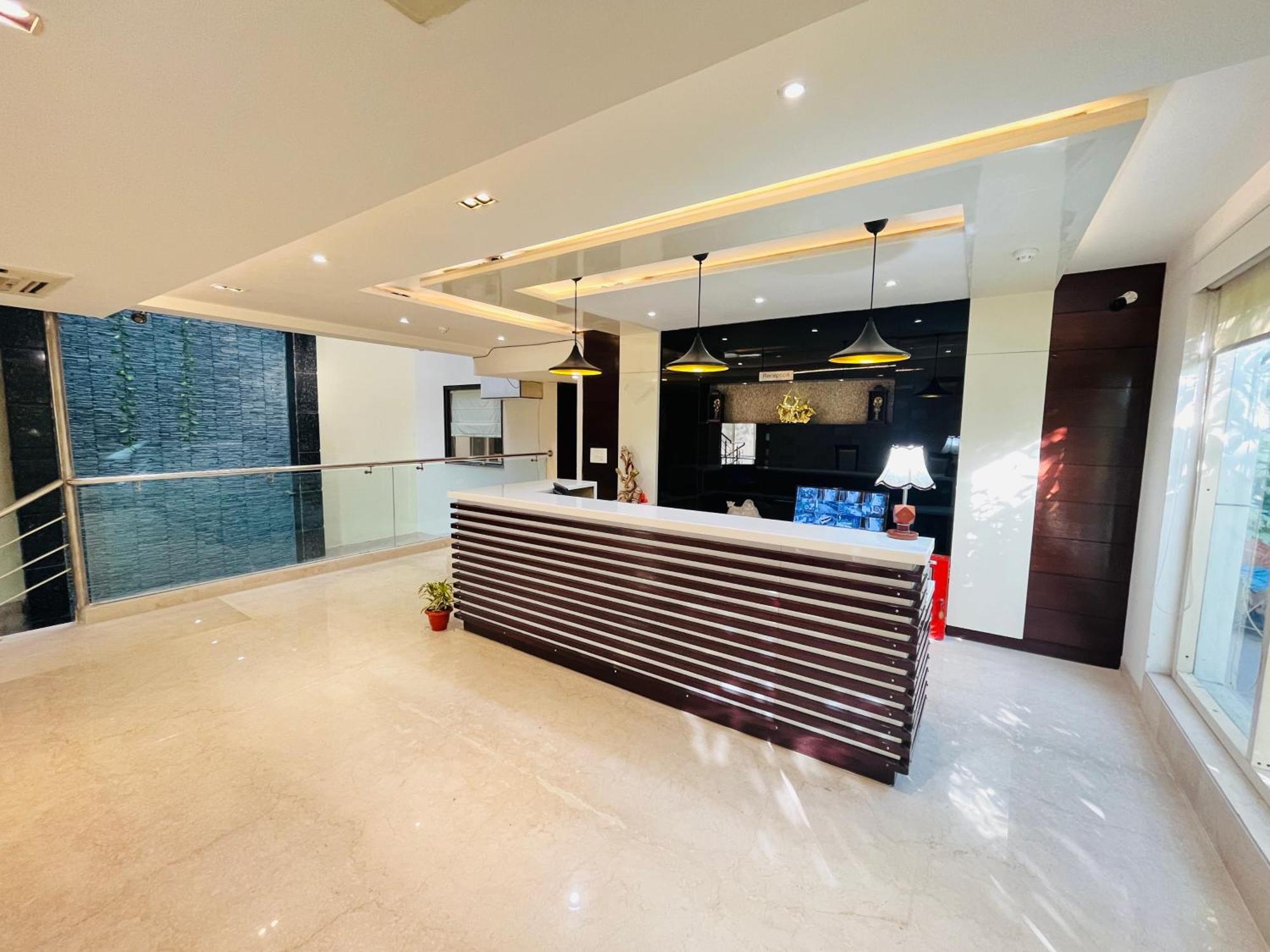 Hotel Aura Ip Grand Karkardooma Metro Station New Delhi Couple Friendly Ngoại thất bức ảnh