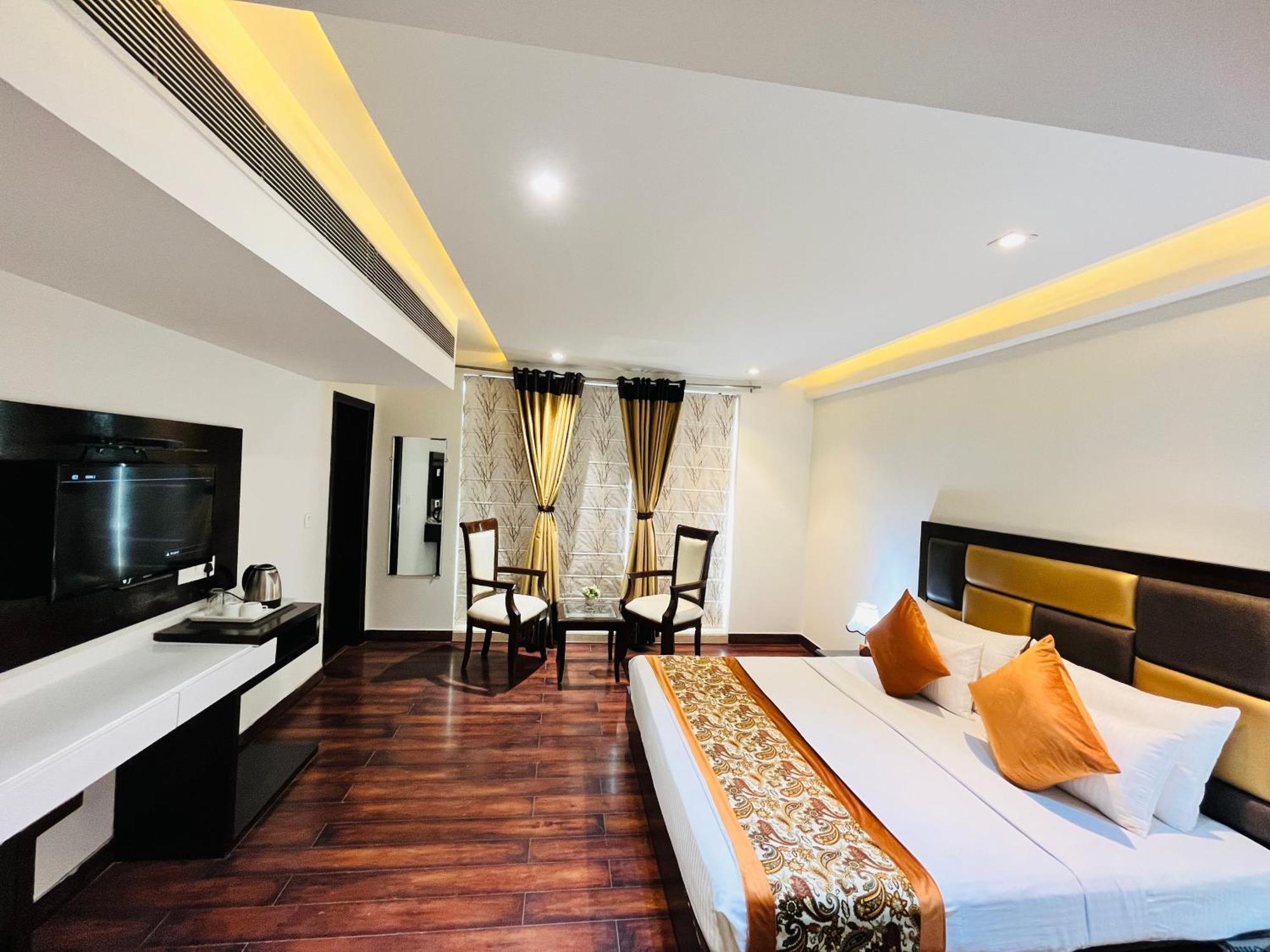Hotel Aura Ip Grand Karkardooma Metro Station New Delhi Couple Friendly Ngoại thất bức ảnh