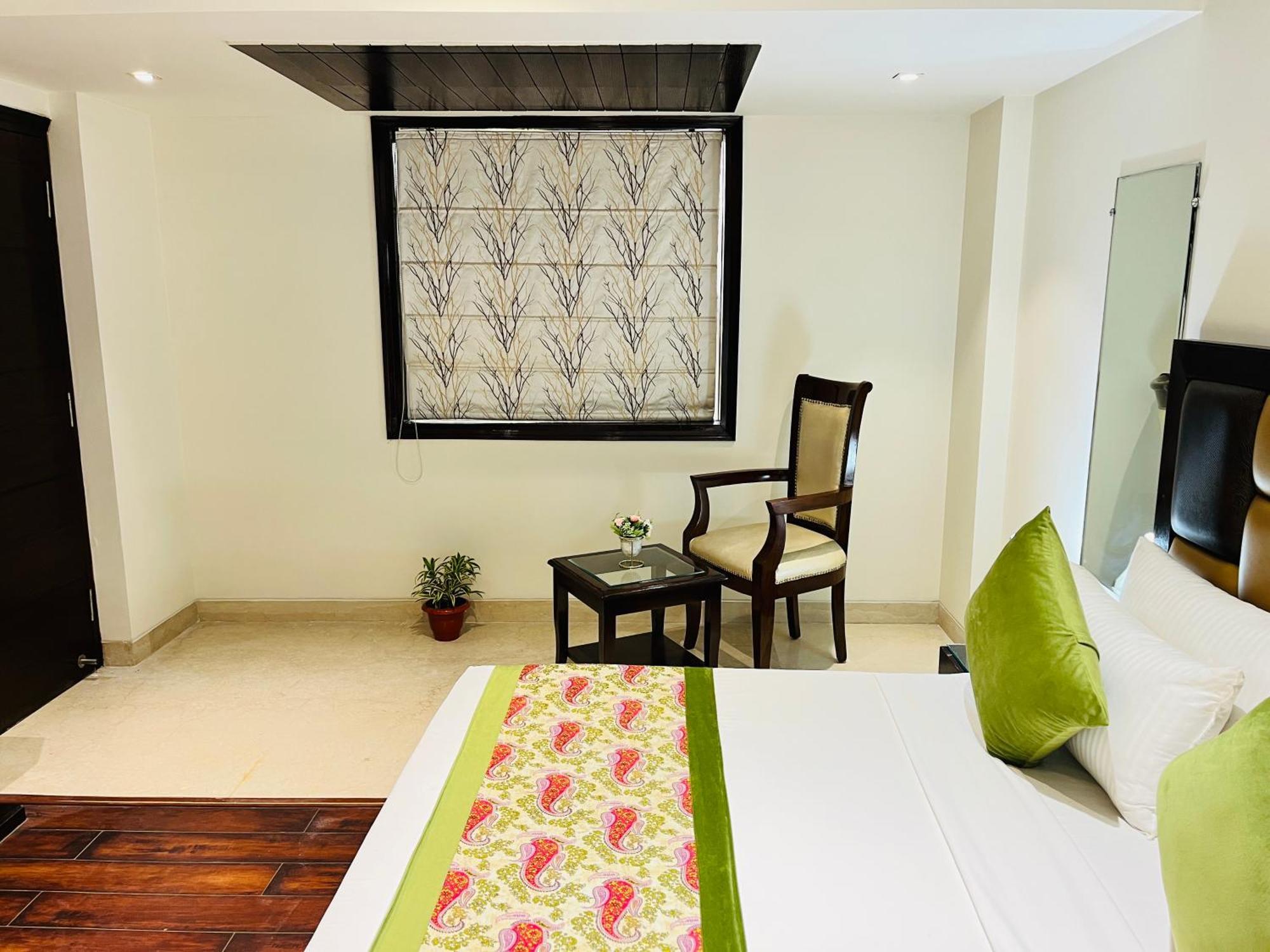 Hotel Aura Ip Grand Karkardooma Metro Station New Delhi Couple Friendly Ngoại thất bức ảnh