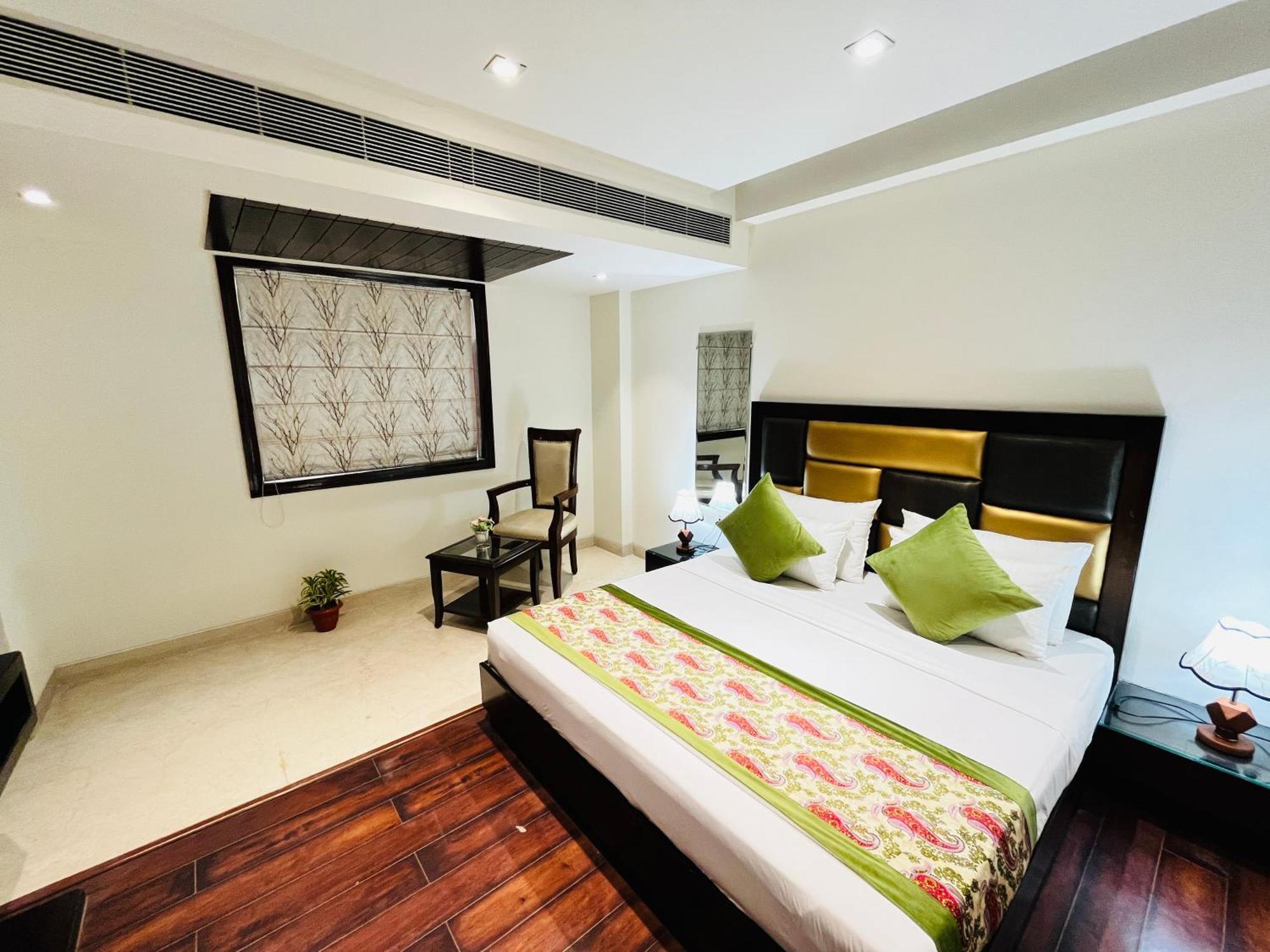 Hotel Aura Ip Grand Karkardooma Metro Station New Delhi Couple Friendly Ngoại thất bức ảnh