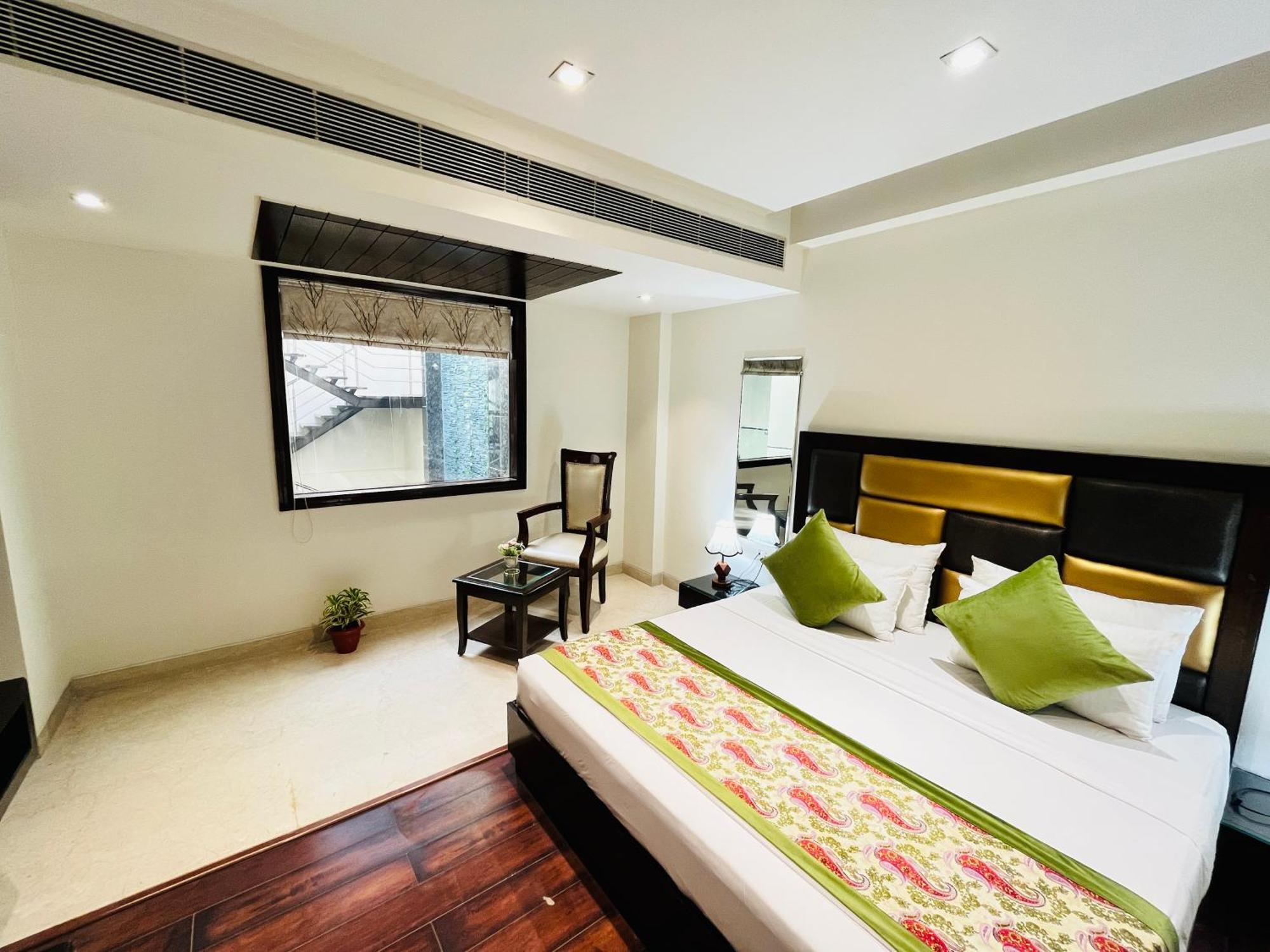 Hotel Aura Ip Grand Karkardooma Metro Station New Delhi Couple Friendly Ngoại thất bức ảnh
